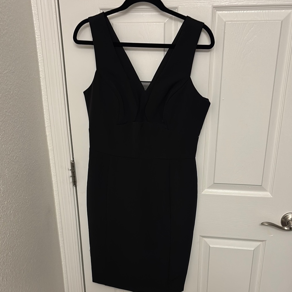 Black V-Neck Sleeveless Sheath Cocktail Dress